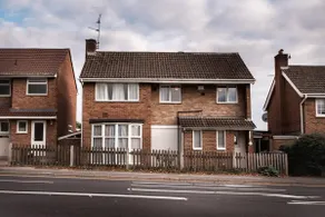 Luxurious 4 bed house Maidstone Home with parking - Image 4