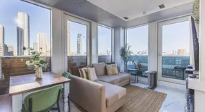 Canary Wharf Retreat with Free Secure Parking - Image 3