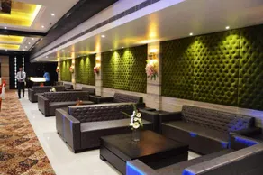 Red Apple Hotel - Image 4