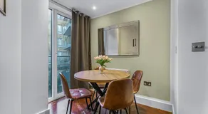 MySquare Two Bedroom Apartments in Limehouse - Image 4