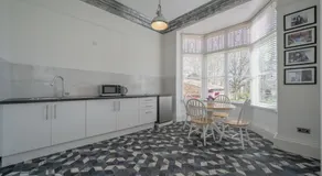 Casbah Coffee Club Suites - Image 5