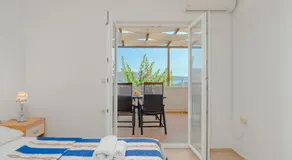 Apartamento con jardín y barbacoa | Vistas al mar - Image 2