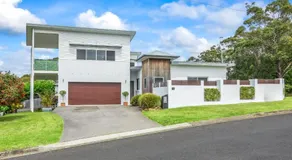 Mollymook Beach House with Ocean Views & Fireplace - Image 5