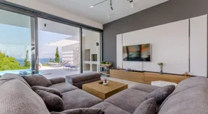 Luxury "Villa Pax" with heated infinity-pool, 8 sleeps - Image 2