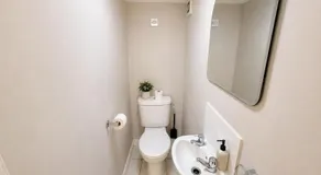 Luxury Central Apartment - Image 5