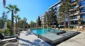 Luxury 2 Room Flat Free Parking, Pool and WiFi - Image 3