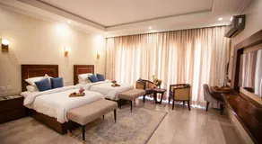 Alhamra Hotel - Image 2