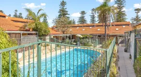 15 Cottesloe - steps from beach - sleeps 3 - Image 3