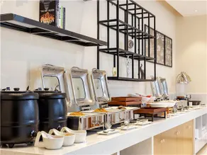 City Comfort Inn Haikou Riyue Plaza Xinhaihang Building - Image 3