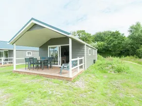 Lovely chalet with covered terrace, close to the North Sea - Image 2