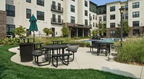 Landing Amazing 1BD Gym Pool - Image 5
