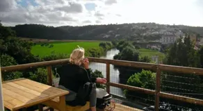 Romantic riverside retreat - Image 5