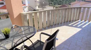 Exquisito apartamento con jardín, terraza y piscina climatizada | Vistas al agua - Image 4