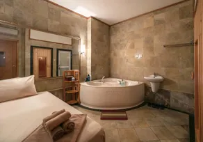 A25 Signature Hotel - Image 4