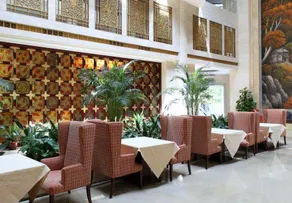 Kingward International Hotel - Image 2