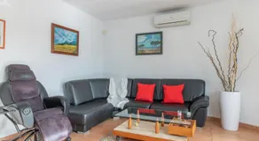 Ferienhaus mit Pool, Garten, A/C, Grill, WLAN und Parkplatz, nah am Strand - Image 5