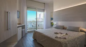 Hotel Montecarlo 3 Stelle Superior - Image 2