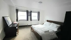 London Stockwell Station Apartment - Image 3