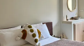 Cozy nest bedroom - family only - Image 2