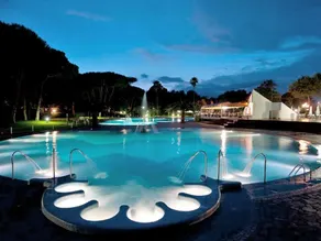Serene Stay by the Shore - Image 3