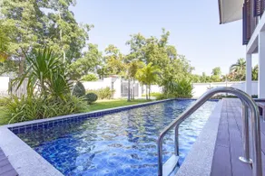 Cloud Nine Modern Villa 4BR Sleeps 8 w/Pool&Garden - Image 3