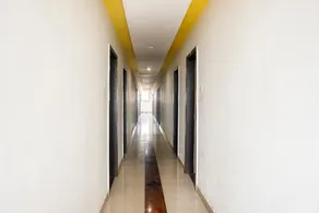 Hotel O P Crown Hotel - Image 2