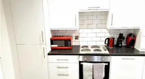 Manchester Holiday Apartment - Image 4