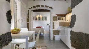 C18 Ramon Apt, La Casa del Medianero - Image 5