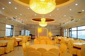 Qingdao Sifang Hotel East Building (Taidong Pedestrian Street Small Village Subway Station) - Image 2