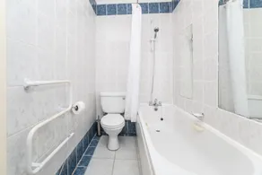 Newcastle Quayside City Centre 2 Bedroom Apartment 9 - Image 2