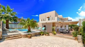 Island Villa Heated Pool - Image 3