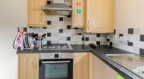 Lovely Apartment with Garden & Parking - Image 4