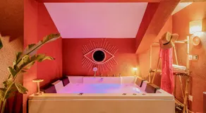 Casa Superfly 2BHK with Rooftop Jacuzzi & Terrace Deck Excellent Location Boilermaker Thalassa - Image 4