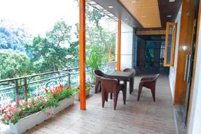 Hotel Olive Lake View By Royal Stay Hotels - Image 4