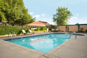 Days Inn by Wyndham Willoughby Cleveland - Image 5