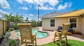 Island home with private pool and game room - Image 5