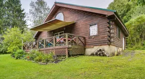 Pet-Friendly Jamestown Cabin w/ Fire Pit and Deck! - Image 4