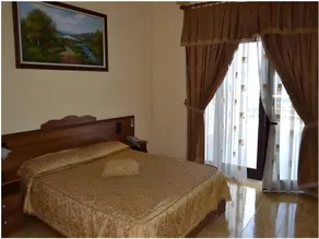 Hotel Grand - Image 2
