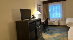 Hotel Inn Milwaukee - Image 2