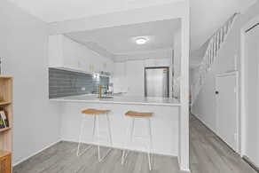 Prime Ascot Location Comfortable 2BR Townhouse - Image 3