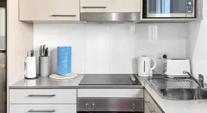 Executive Serviced north Sydney City pad - Image 2