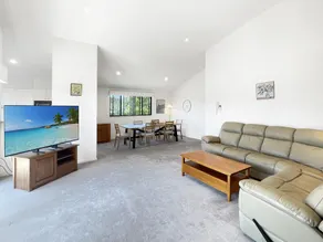 Beachside 3-Bed Apartment with Garage Parking - Image 3