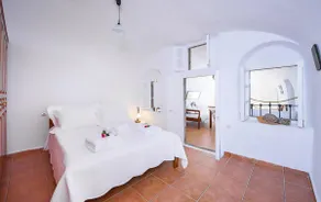 Traditional villa, Jacuzzi, Veranda with Sea view - Image 2
