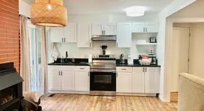 Charming Central Abbotsford Retreat, Cozy Suite - Image 5