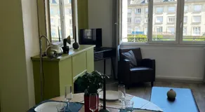Vue exceptionnelle sur la place Gambetta Plein centre cafés restos idéal séjour pro ou en famille - Image 2