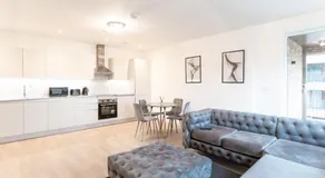 Lovely 2 Bedroom Apartment - Image 4