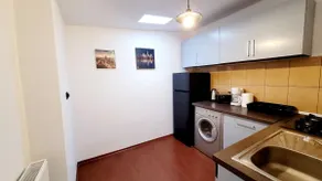 Central Penthouse Studio with BBQ & Jacuzzi - Image 5