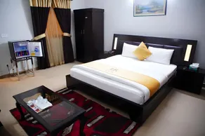 Hotel Red Line - Image 4