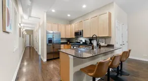 Medical District 2BR with Jacuzzi & Parking - Image 2