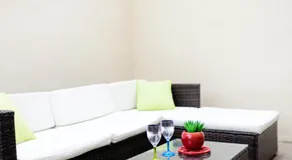 Located in the peaceful NG8 Wollaton , Perfect for Business Trips & Family Holidays or working proffesionals-long term deals, M1 Nearby , Free Parking , Private Garden , 500Mb Wi-Fi , Netflix - Image 4